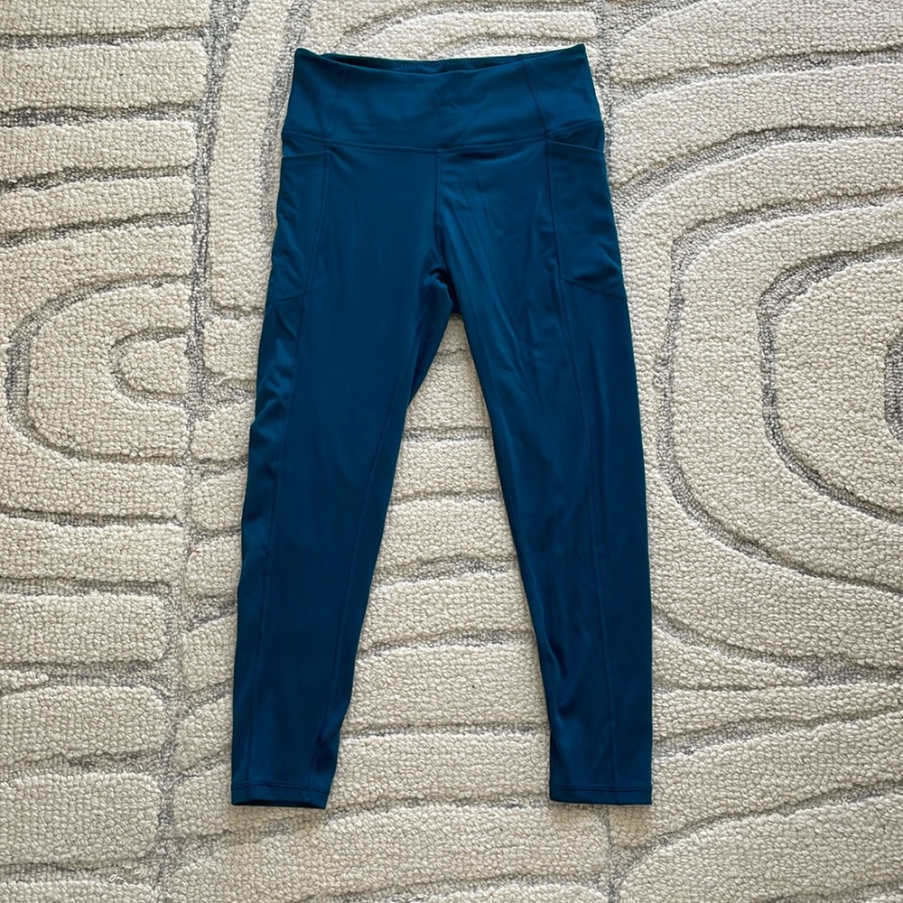 Victoria's secret, cropped yoga pants, size 10